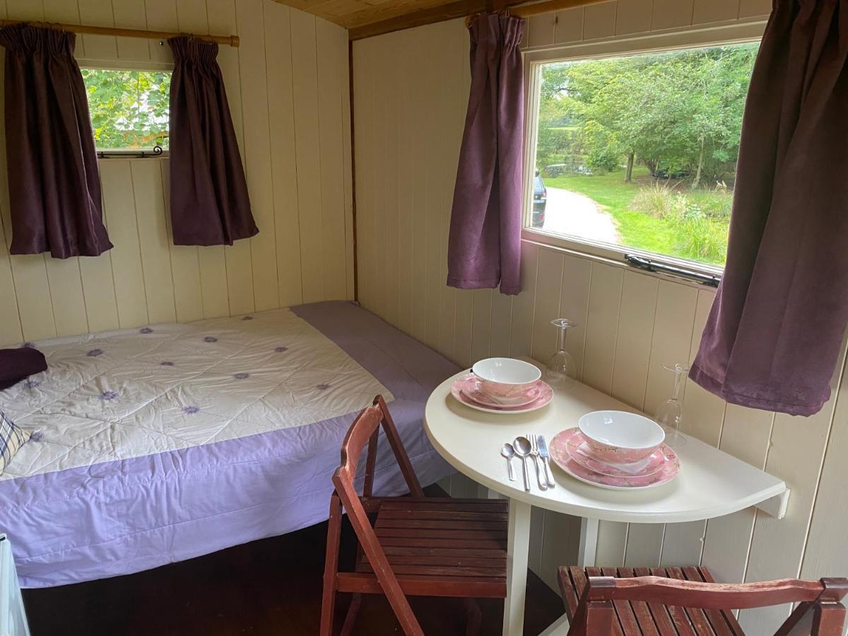 The Shepherd'S Hut - Wild Escapes Wrenbury Off Grid Glamping - Ages 12 And Over Baddiley Ngoại thất bức ảnh