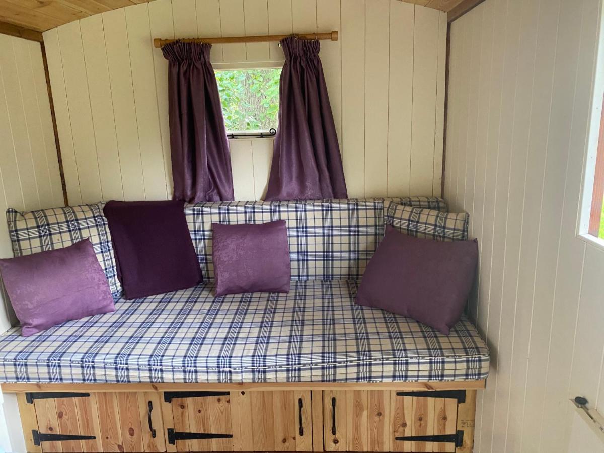 The Shepherd'S Hut - Wild Escapes Wrenbury Off Grid Glamping - Ages 12 And Over Baddiley Ngoại thất bức ảnh