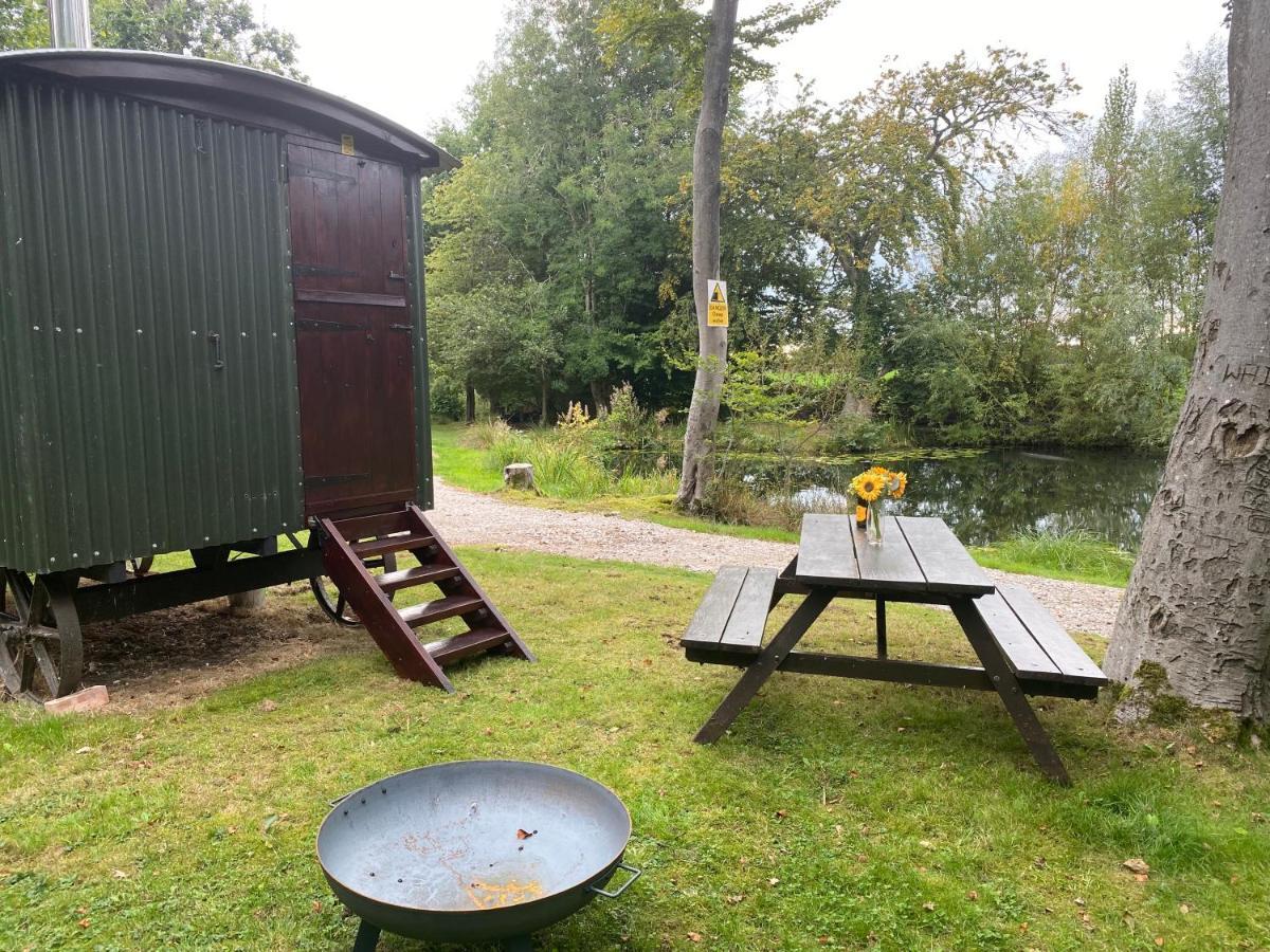 The Shepherd'S Hut - Wild Escapes Wrenbury Off Grid Glamping - Ages 12 And Over Baddiley Ngoại thất bức ảnh