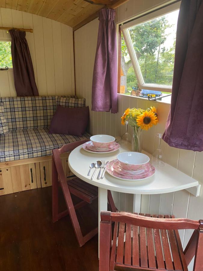 The Shepherd'S Hut - Wild Escapes Wrenbury Off Grid Glamping - Ages 12 And Over Baddiley Ngoại thất bức ảnh