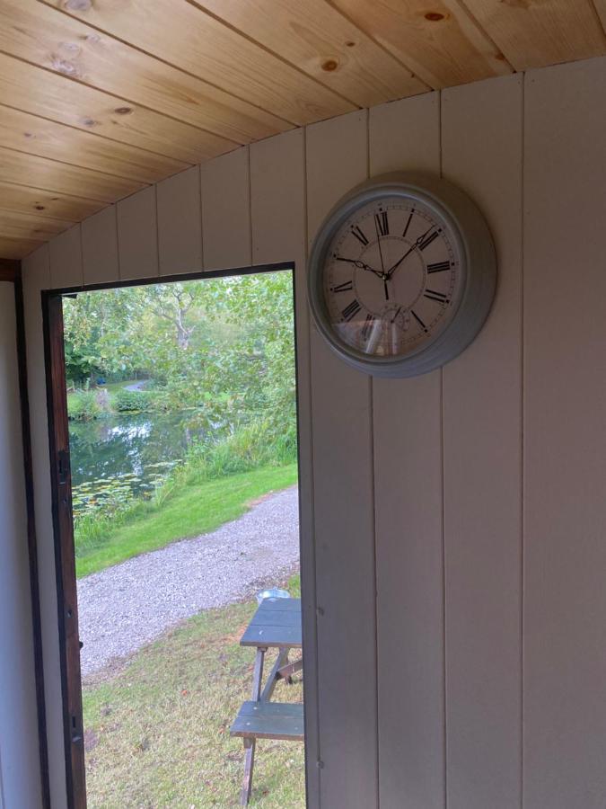 The Shepherd'S Hut - Wild Escapes Wrenbury Off Grid Glamping - Ages 12 And Over Baddiley Ngoại thất bức ảnh